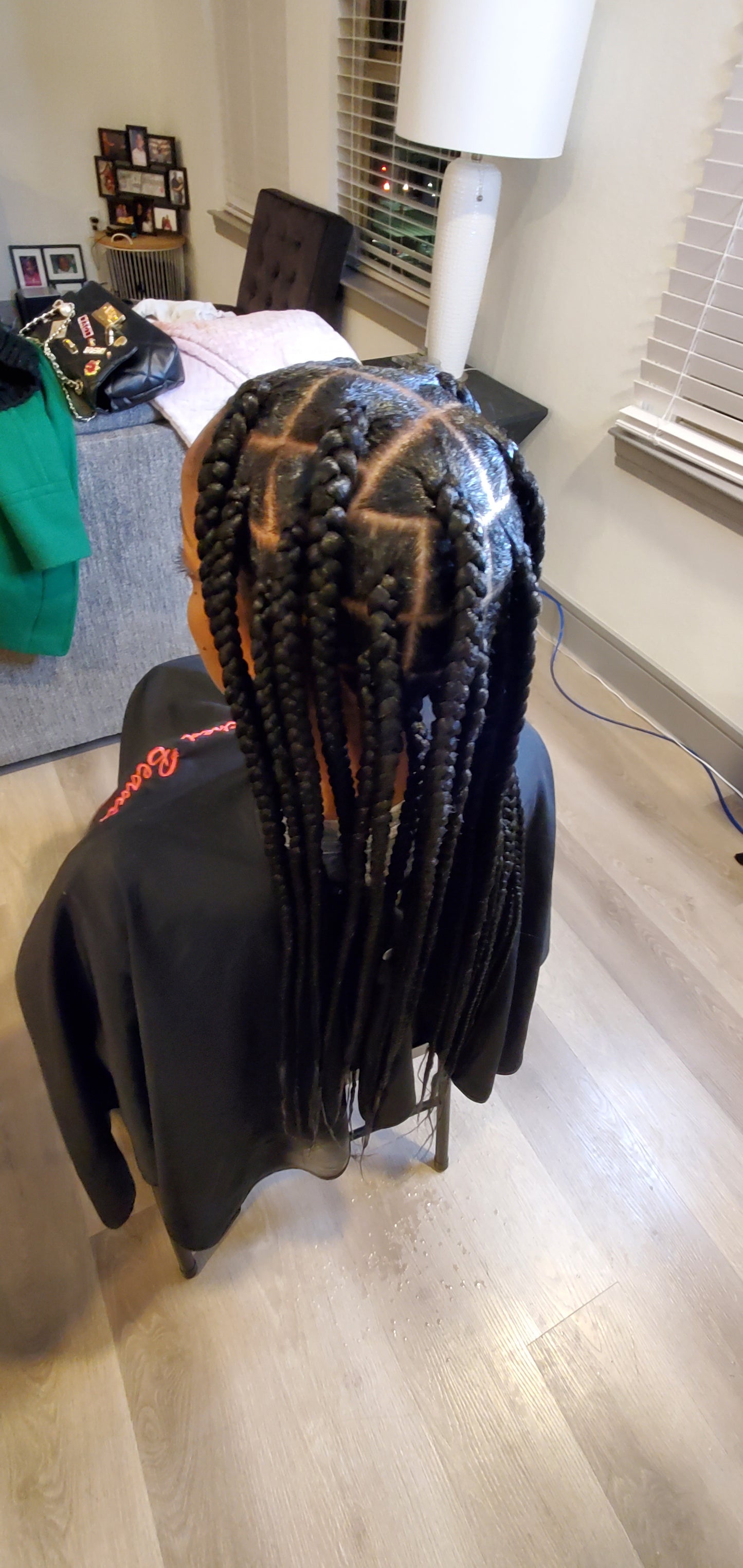 Jumbo Knotless Braids - Clenched Beauty