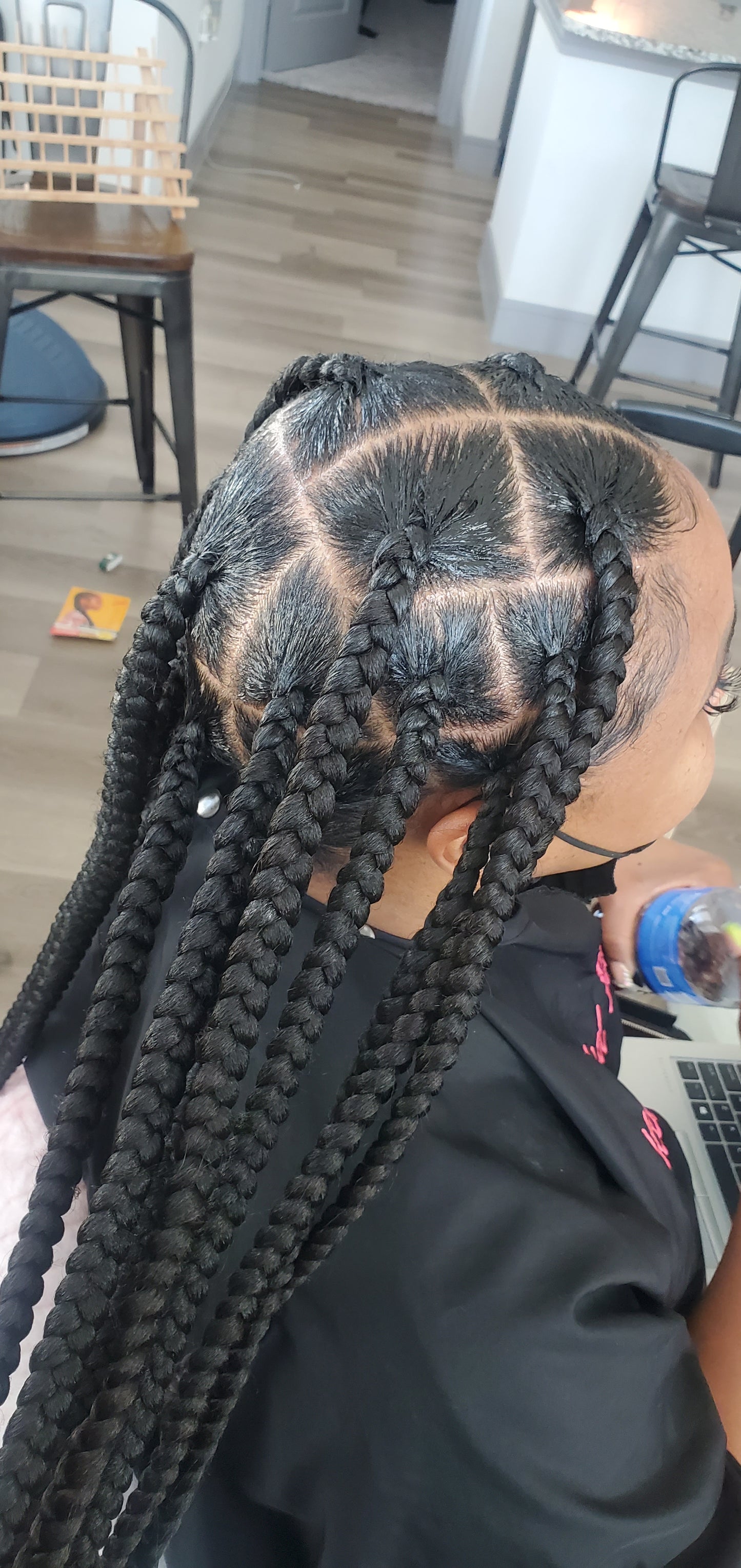 Jumbo Knotless Braids - Clenched Beauty